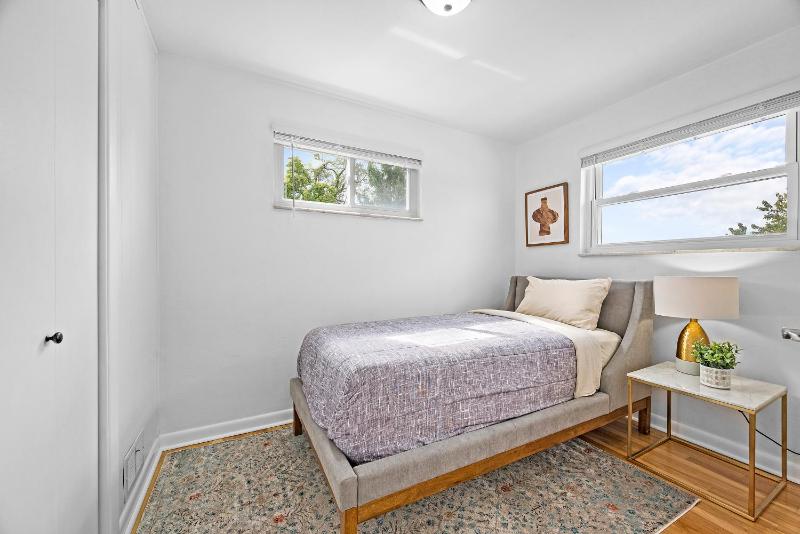 Modern and Spacious House Pittsburgh - image 31