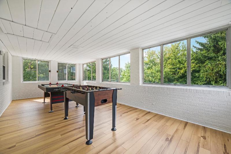 Modern and Spacious House Pittsburgh - image 19