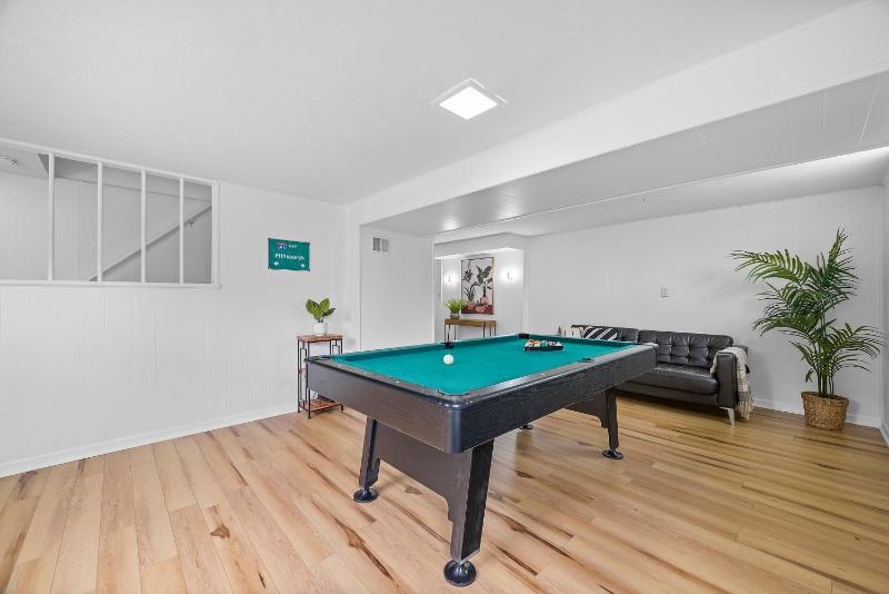 Modern and Spacious House Pittsburgh - image 9