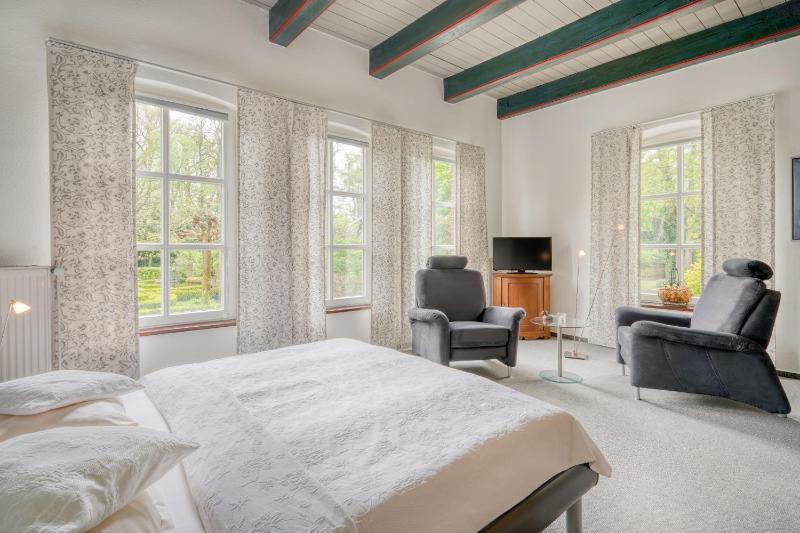 One-Bedroom Suite image 3