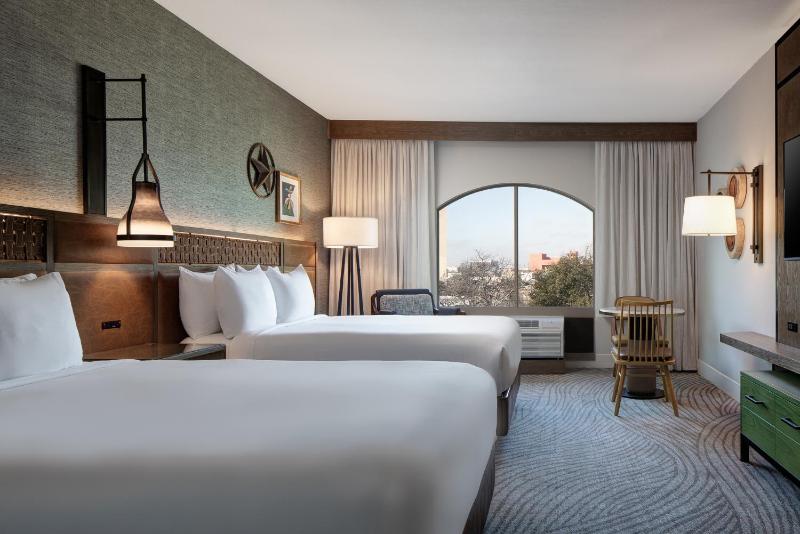 Standard Queen Room with Two Queen Beds image 3