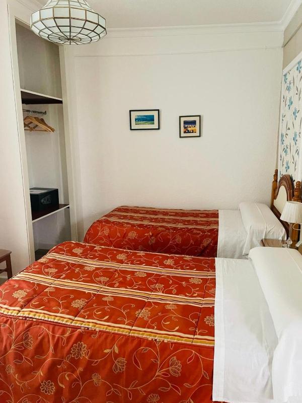 Double or Twin Room with Private Bathroom image 4