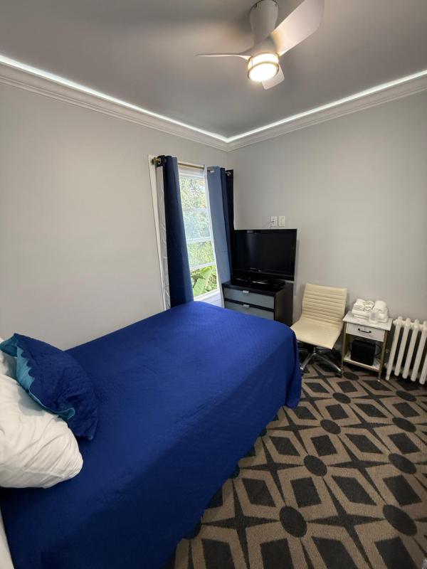 Twin Peaks Hotel - image 5