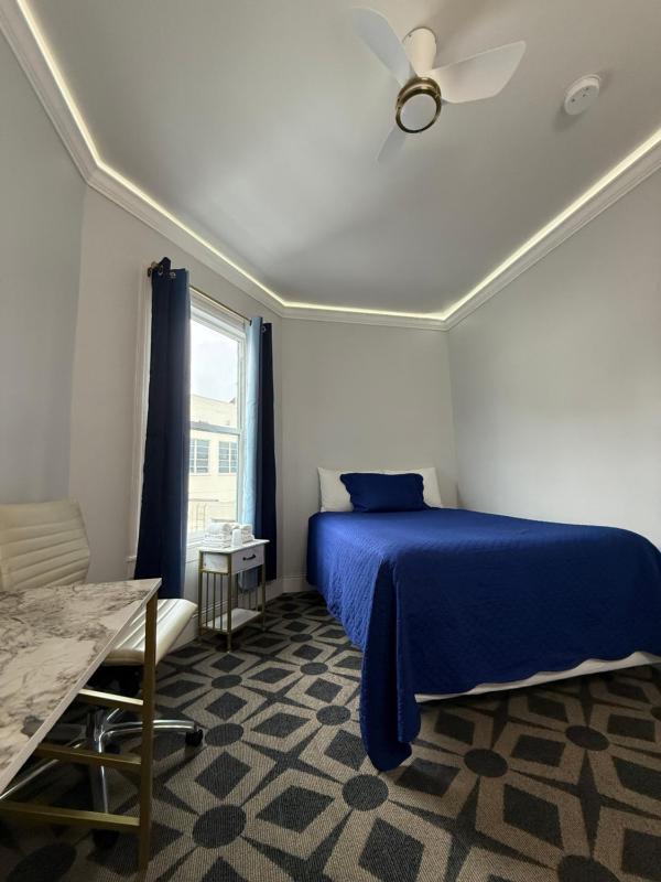 Twin Peaks Hotel - image 9