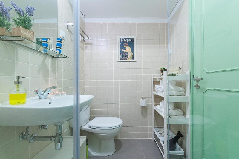 Two-Bedroom Apartment - 2nd Floor image 2