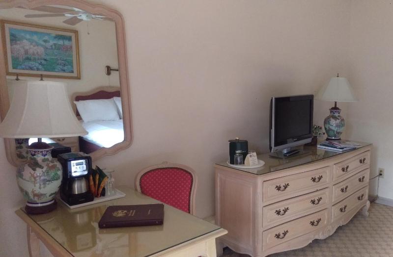 Double Room with Two Double Beds image 4