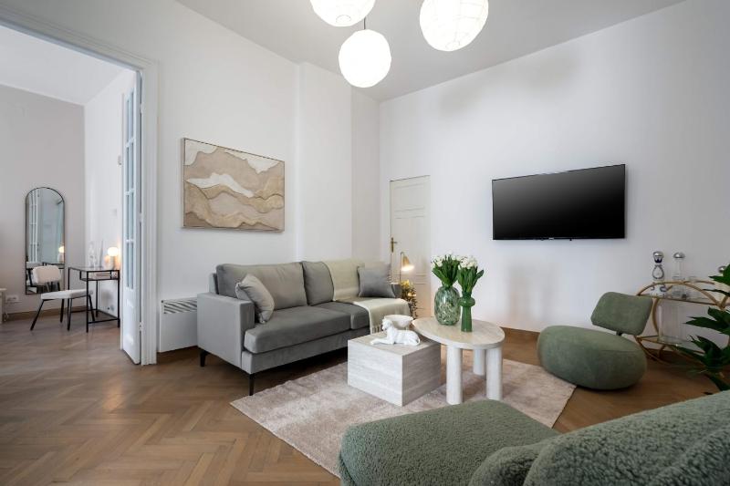Calea 3BR Victoriei Stunner - Two Living Rooms - Balconies on the Avenue - image 4