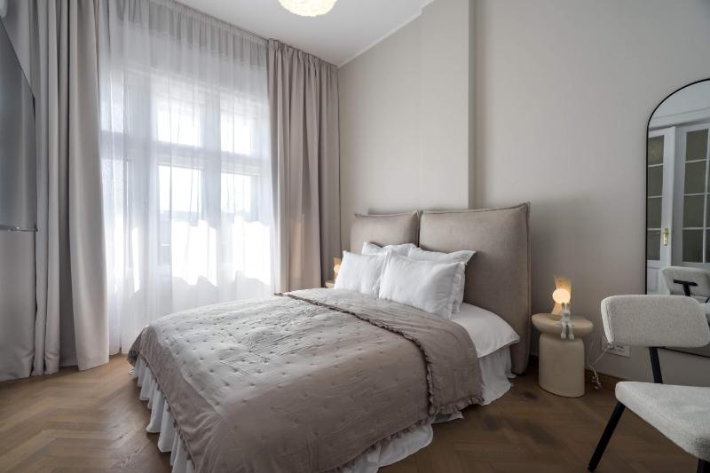 Calea 3BR Victoriei Stunner - Two Living Rooms - Balconies on the Avenue - image 9