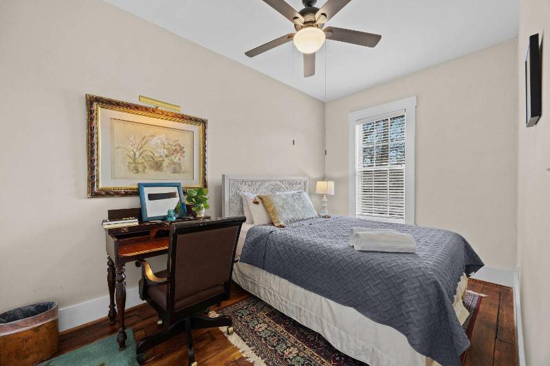 Perfect Retreat In the Heart of Louisville - image 6