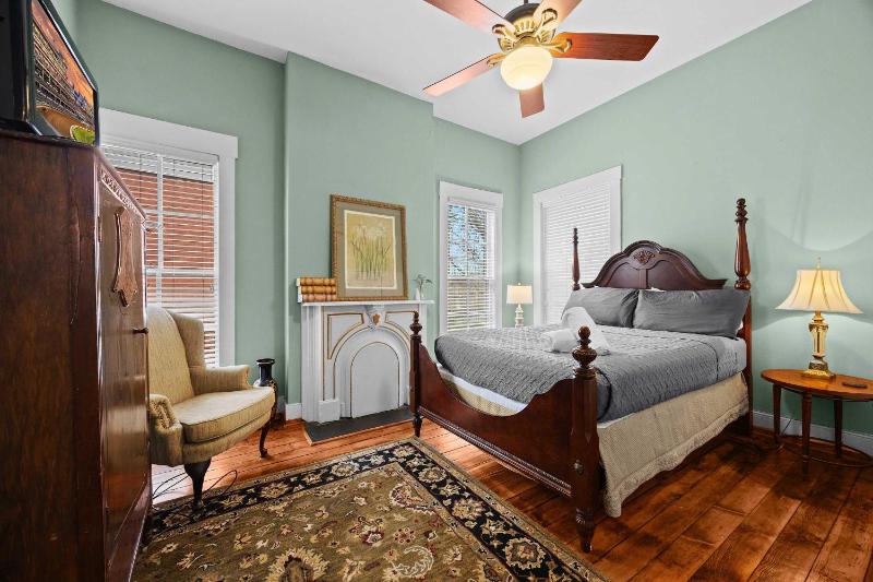 Perfect Retreat In the Heart of Louisville - image 27