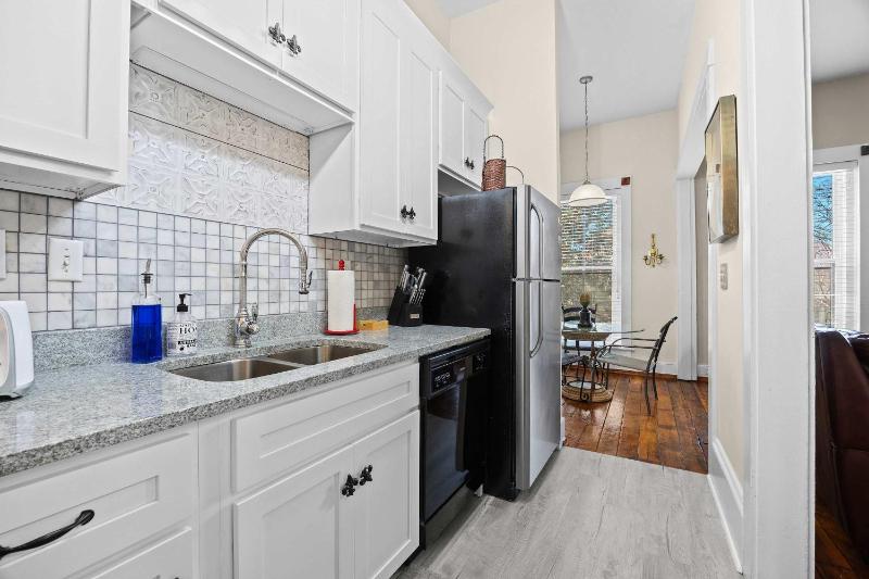 Perfect Retreat In the Heart of Louisville - image 16