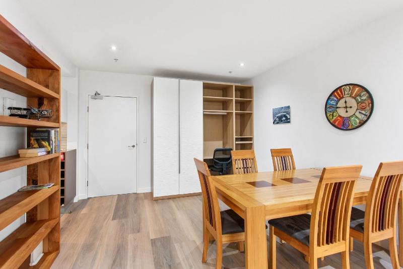 MadeComfy Spacious Canberra Living with Courtyard - image 5