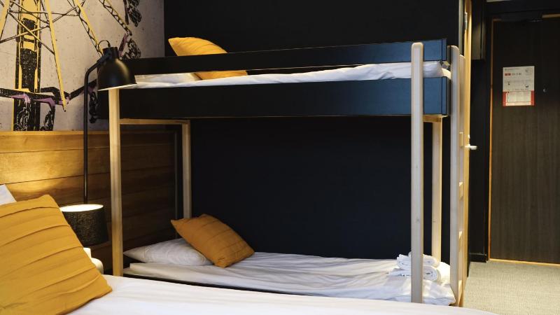 Standard Quadruple Room image 2