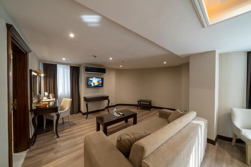 Superior Room with Spa Bath image 4