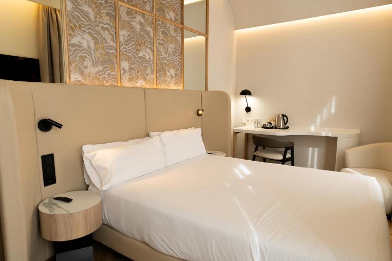Superior Double or Twin Room with Terrace image 1