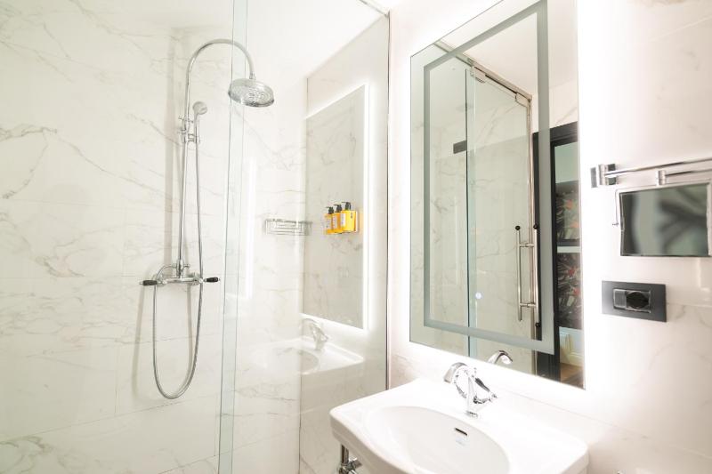 Superior Double Room image 4