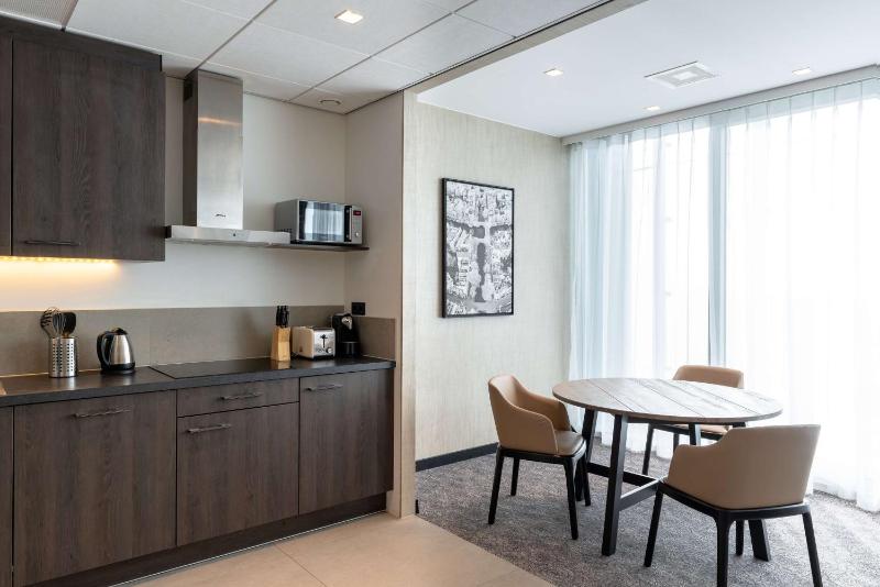 One-Bedroom Suite image 4