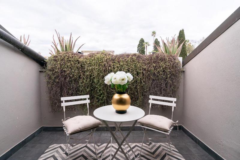 Junior Suite with City View image 3