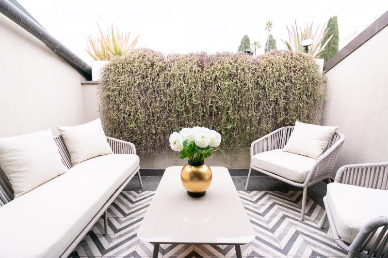 Junior Suite with City View image 4