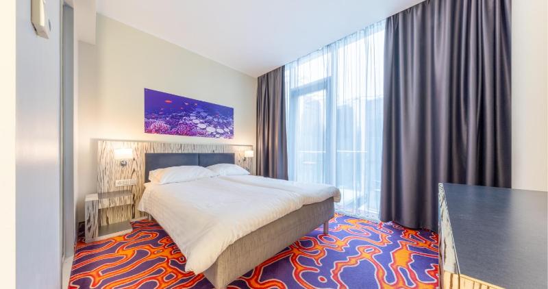 Standard Double Room with Spa Access  image 3
