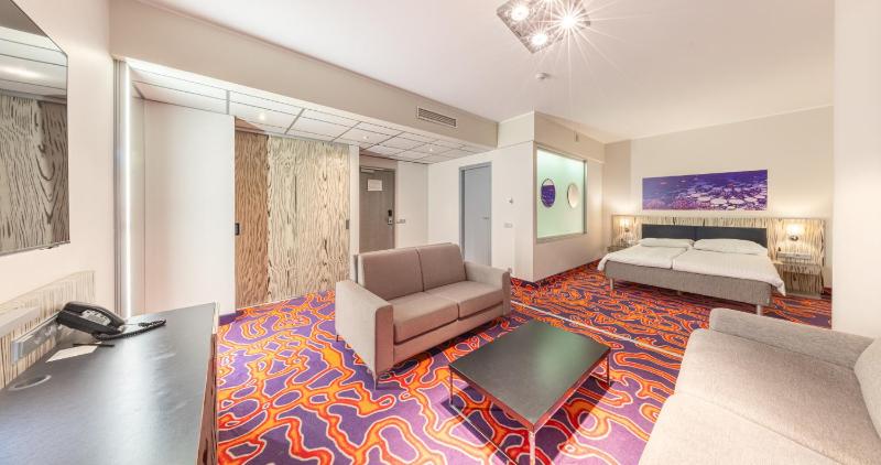 Family Room with Spa access image 3