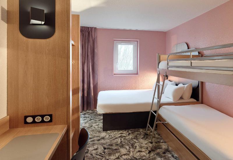 Quadruple Room image 2