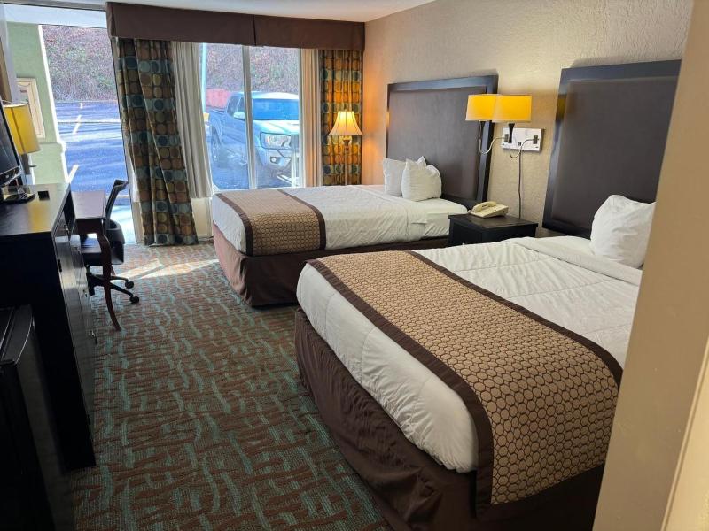 Queen Suite with Two Queen Beds - Non Smoking image 3