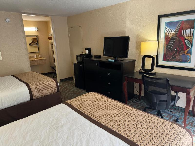 Queen Suite with Two Queen Beds - Non Smoking image 1