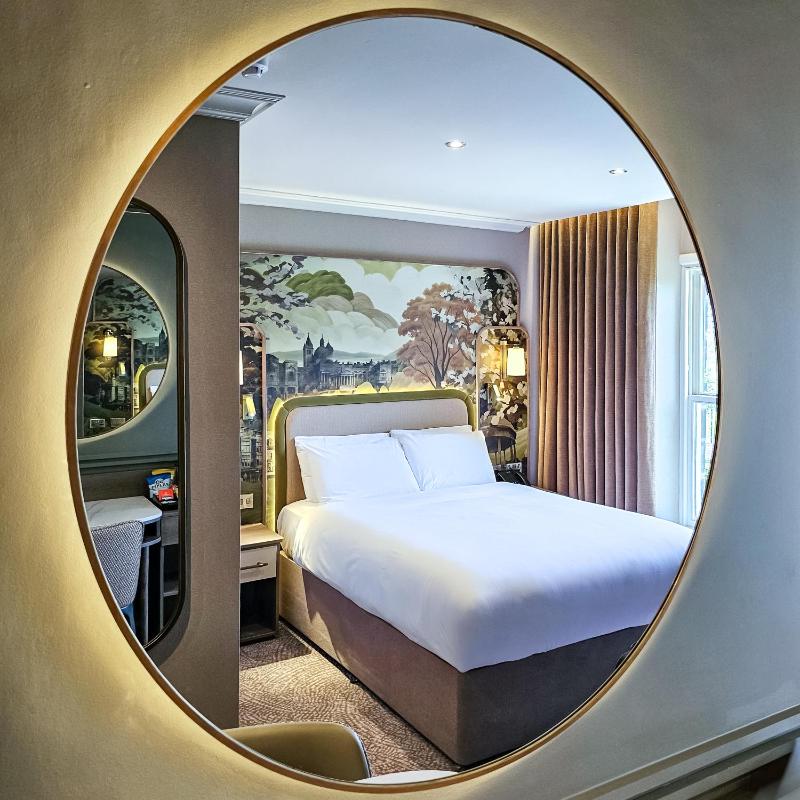 Deluxe Double Room - Non-Smoking image 4