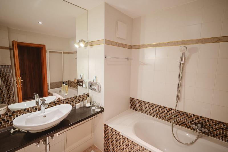 Standard Double Room image 4