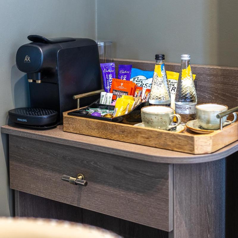 King Suite - Non-Smoking image 3