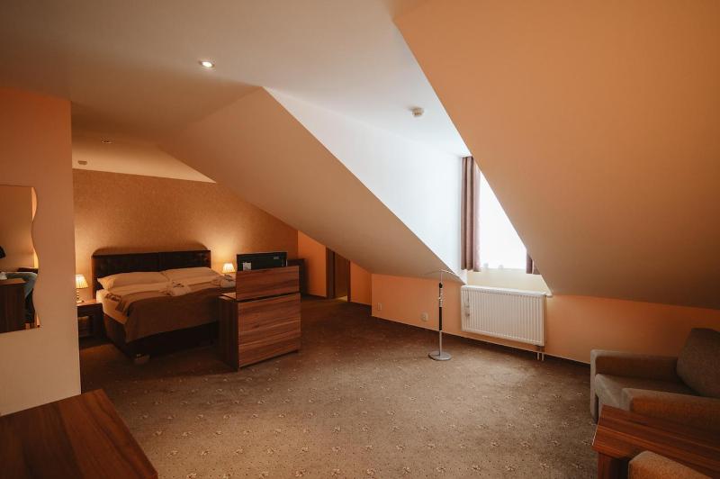 Family Room image 3