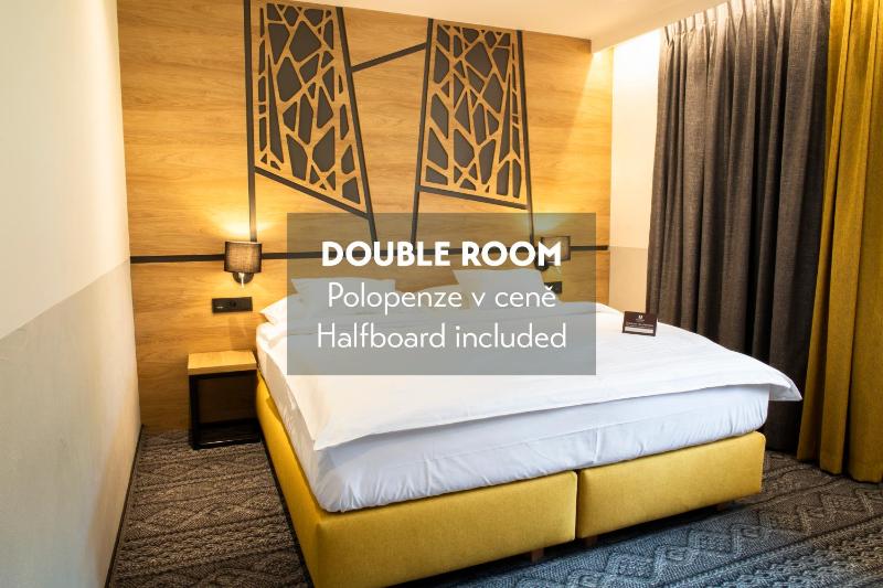 Standard Double Room image 4