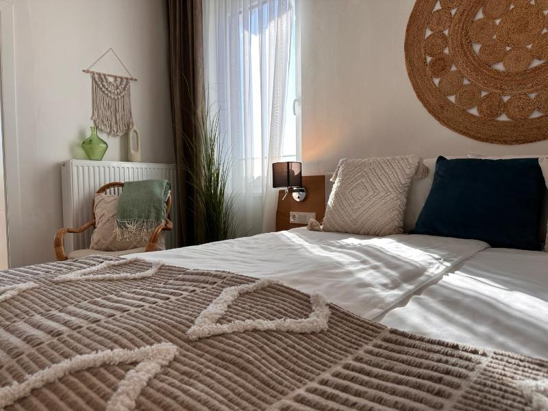Double Room image 3