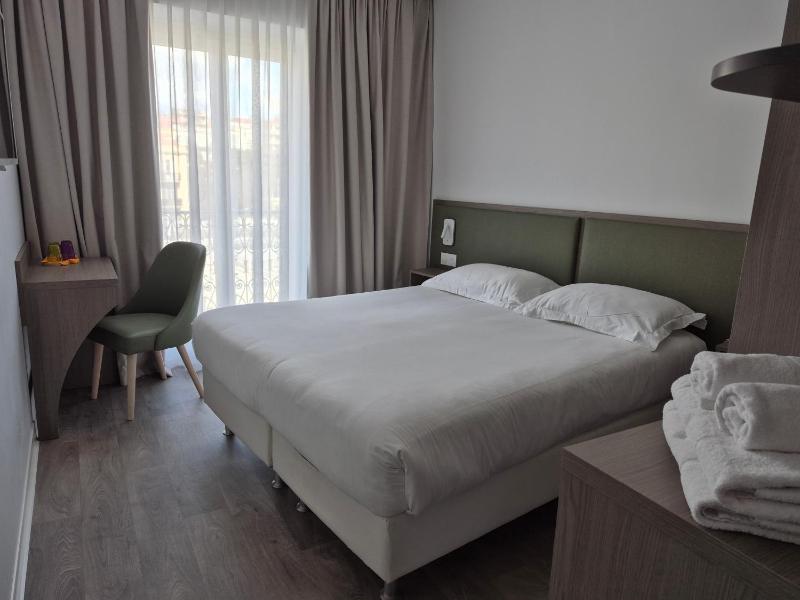 Superior Double Room image 3