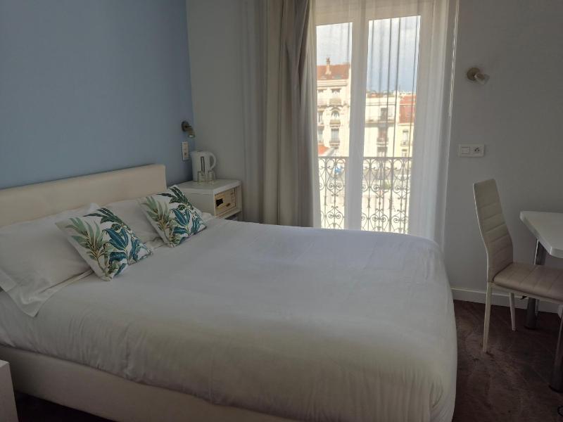 Standard Double Room image 1