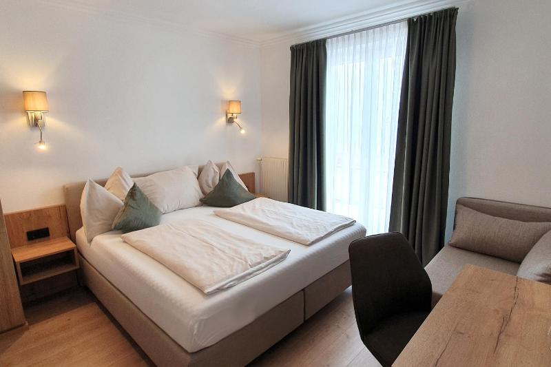 Family Room (2 Adults) image 3