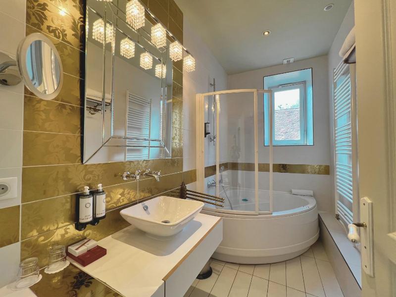 Castle Suite image 4