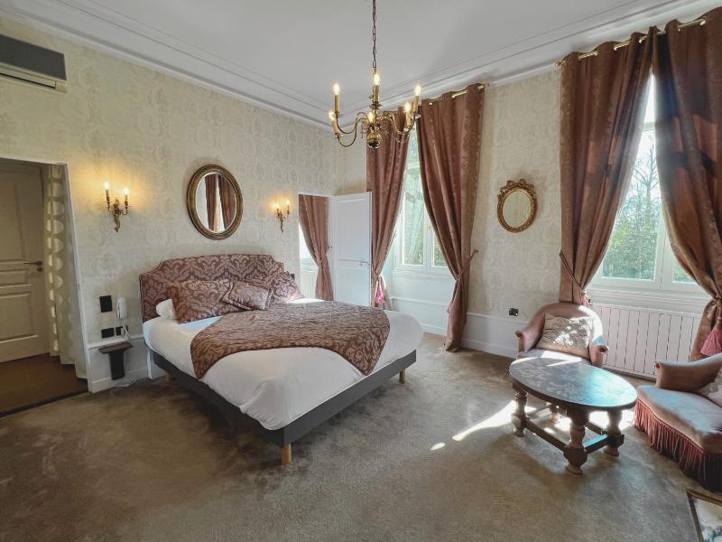 Large Double Room image 4