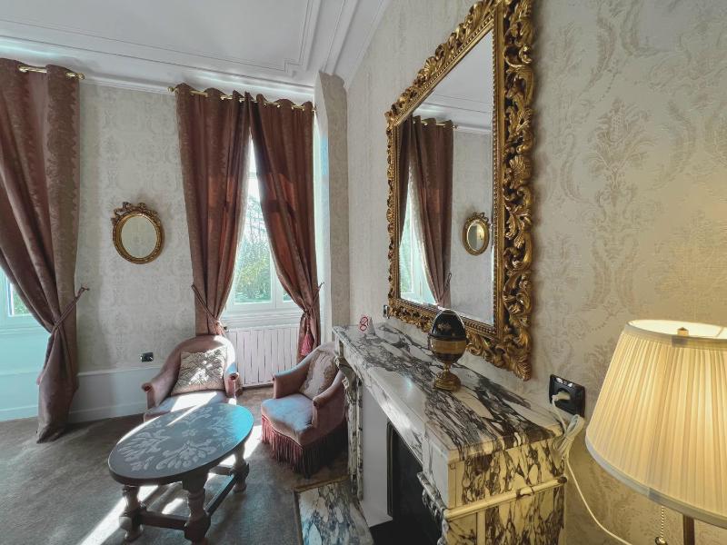 Large Double Room image 3
