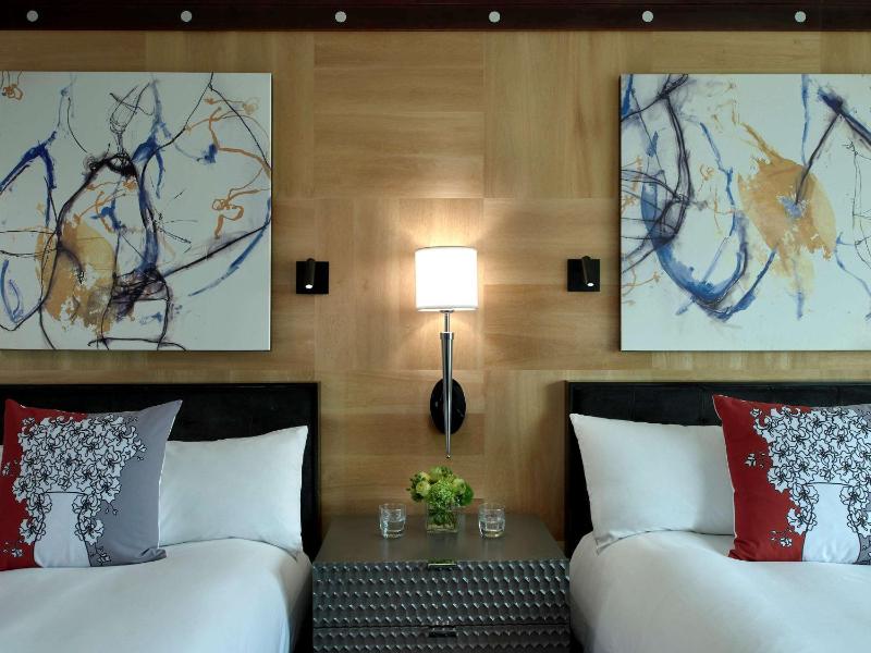 Luxury Room with Two Double Beds image 4