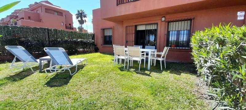 Apartamento de tres dormitorios muy espacioso con jardines y piscinas - image 13