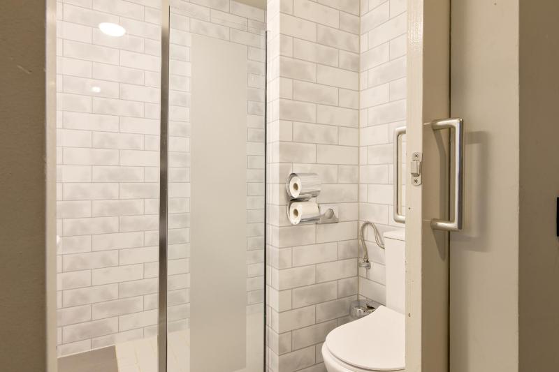 Single Room image 4