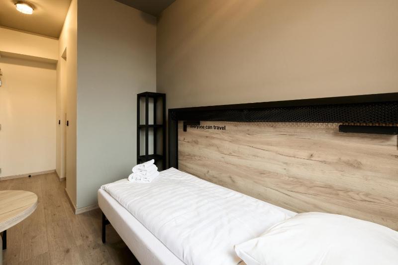Single Room image 3