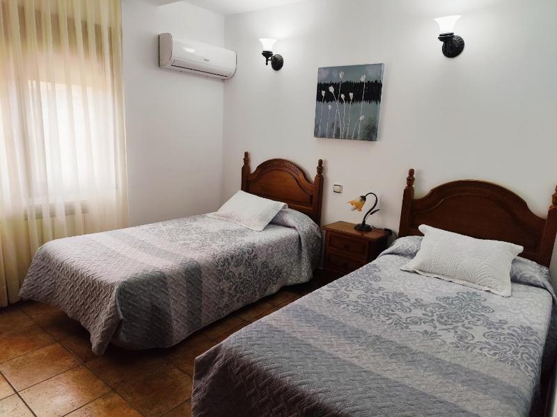 Twin Room image 1