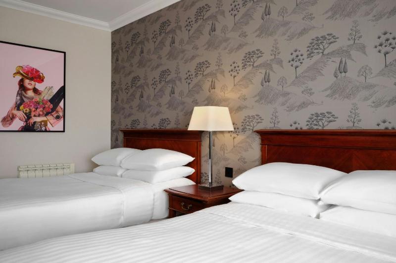Deluxe Double Room with Two Double Beds image 4