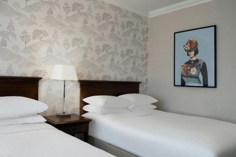 Deluxe Double Room with Two Double Beds image 3