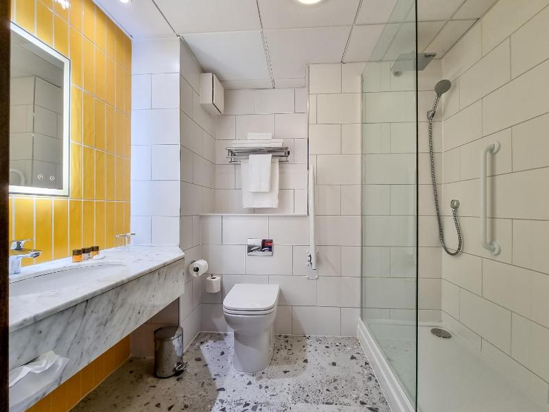 Standard Room - Disability Access/Non-Smoking image 2