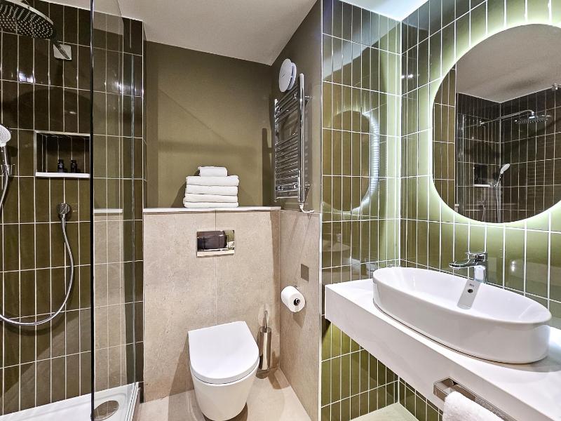 King Suite - Non-Smoking image 2