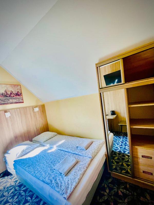 Double Room image 3